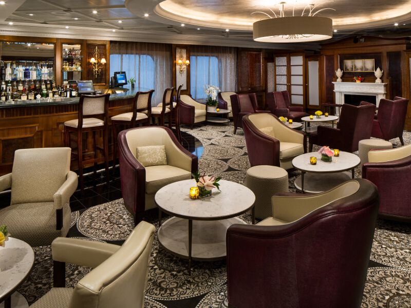 Bar Discoveries du bateau de croisière Azamara Journey