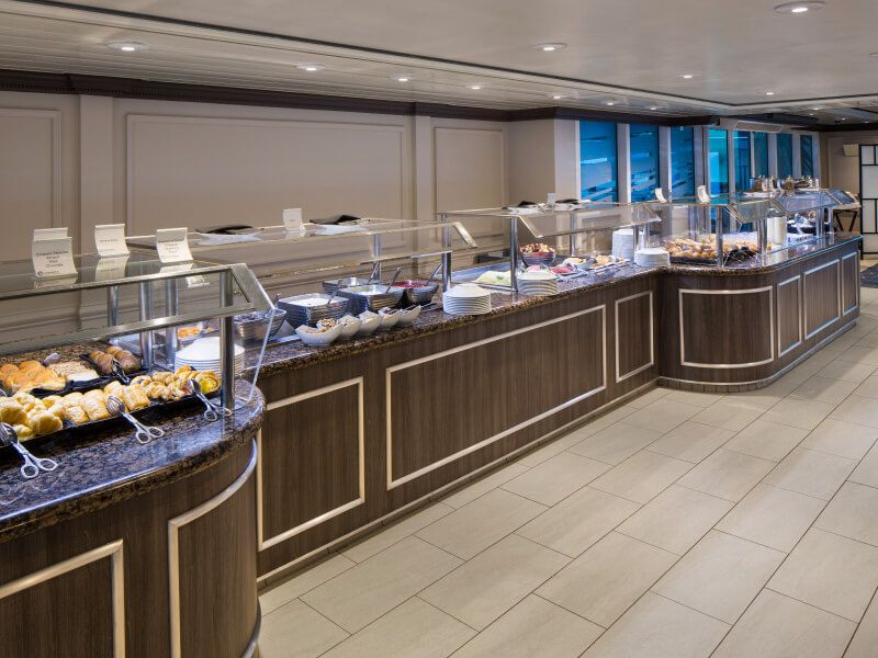 Buffet à bord du bateau de croisière Azamara Journey