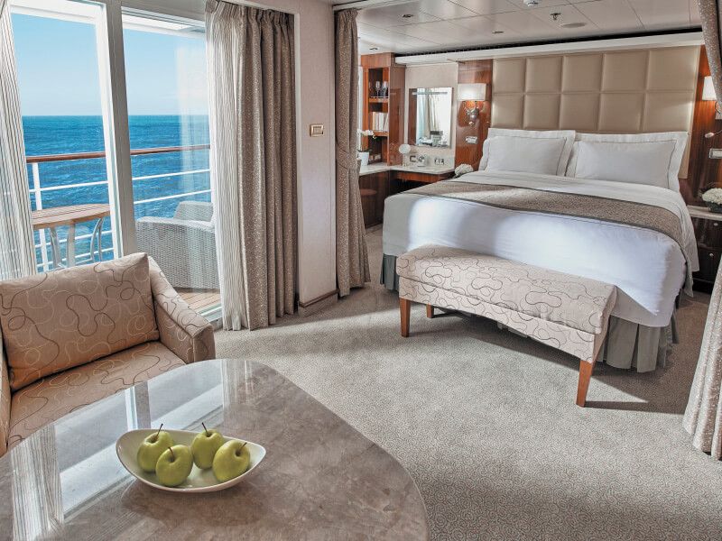 Lit de la suite PENTHOUSE du bateau de croisière Seven Seas Voyager