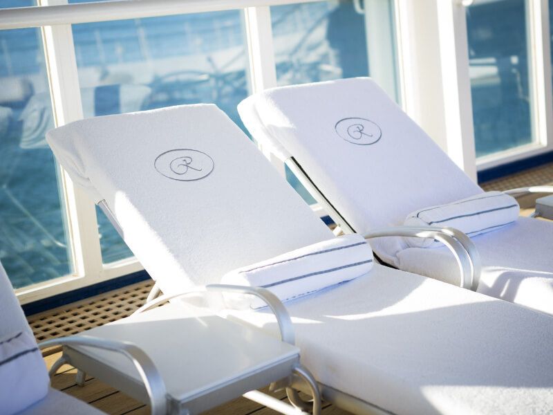 Pont Piscine du bateau de croisière Seven Seas Voyager