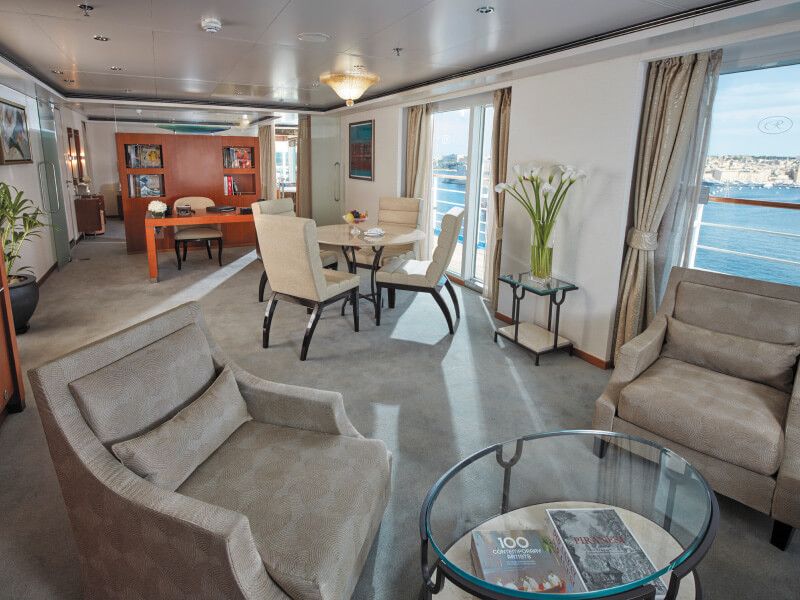 Salon de la Grand Suite du bateau de croisière Seven Seas Voyager