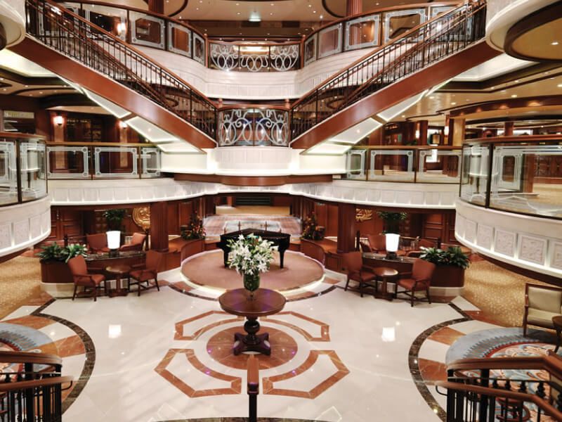 Lobby du bateau de croisière Queen Victoria