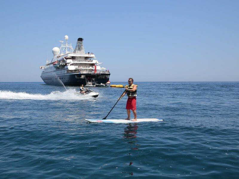 Paddle et Jetski lors d'une croisière à bord du bateau de croisière SeaDream II