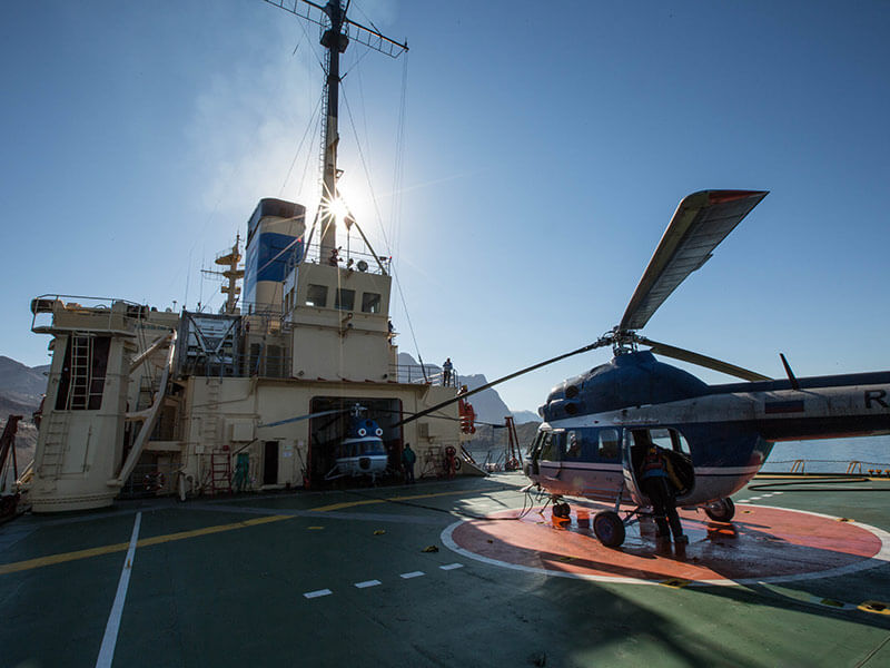 Helicopter sur le Kapitan Khlebnikov