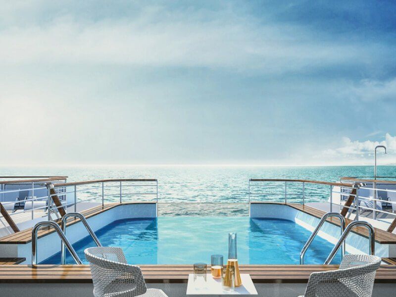 Piscine extérieure du bateau de croisière Le Bougainville