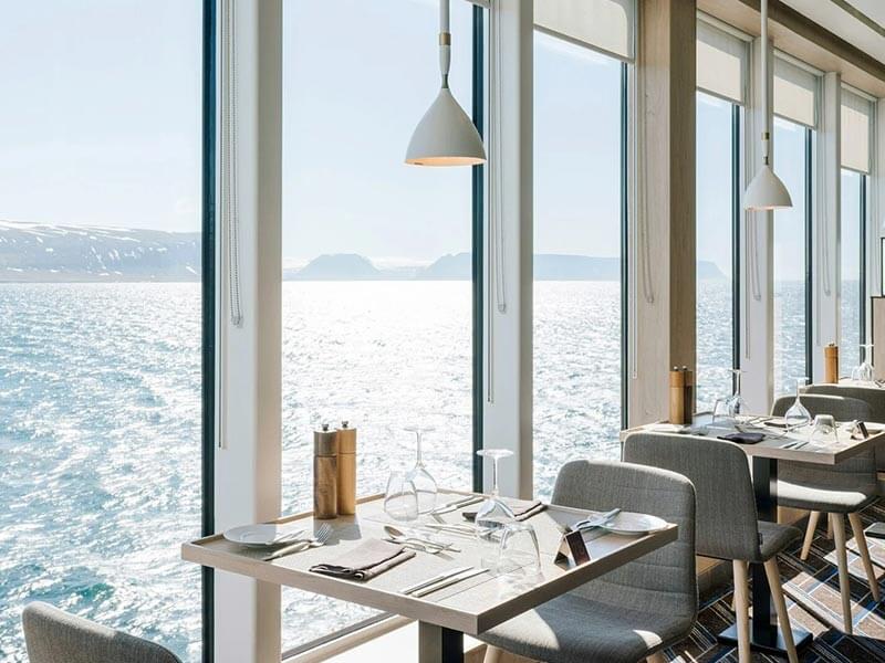 Restaurant avec vue mer sur le MS Fridtjof Nansen